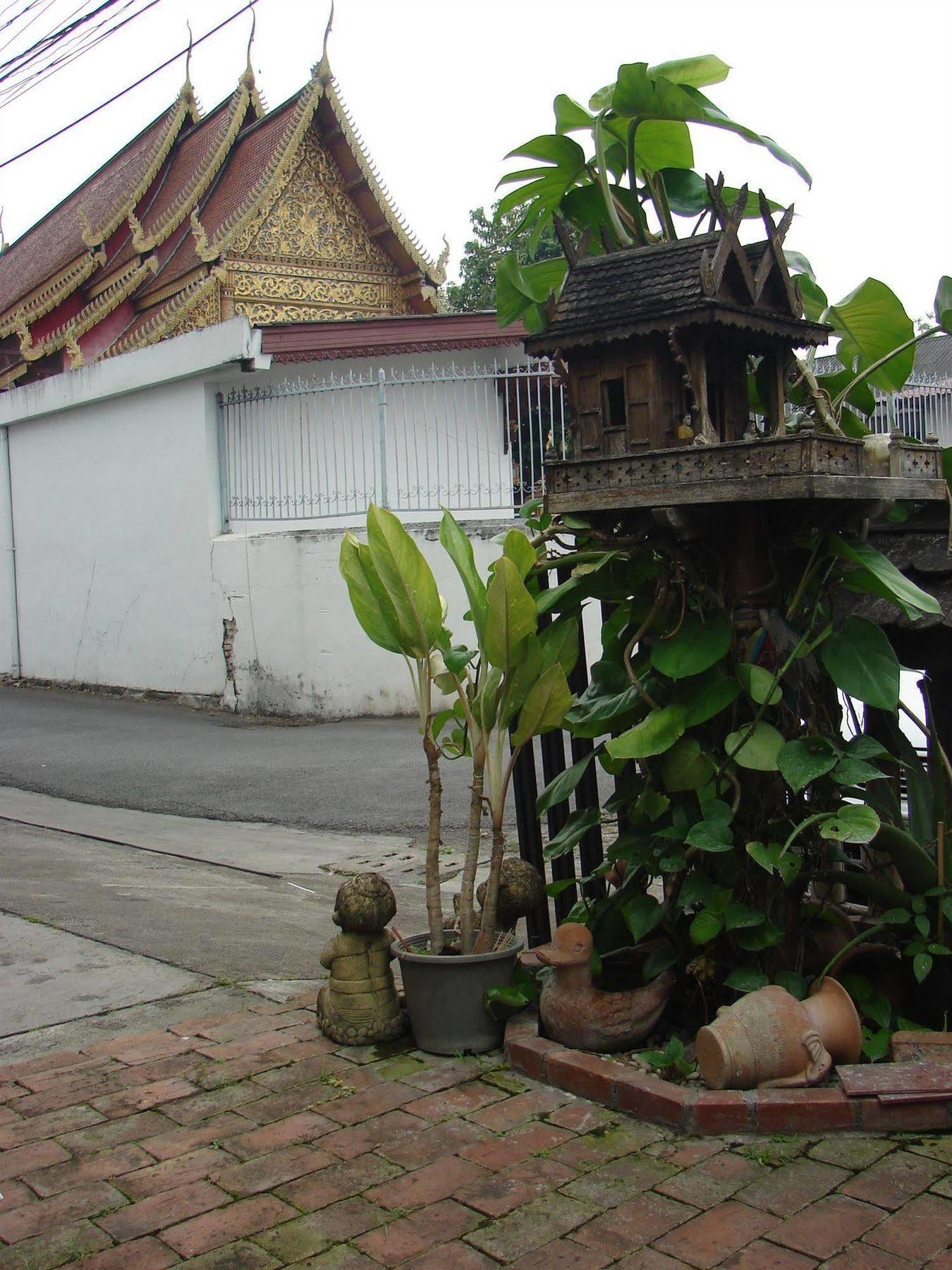 Отель Manee Cool Mueang Чиангмай Экстерьер фото